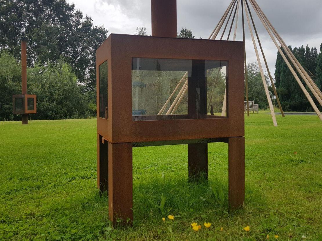 Woodchuck W tuinkachel op grasveld