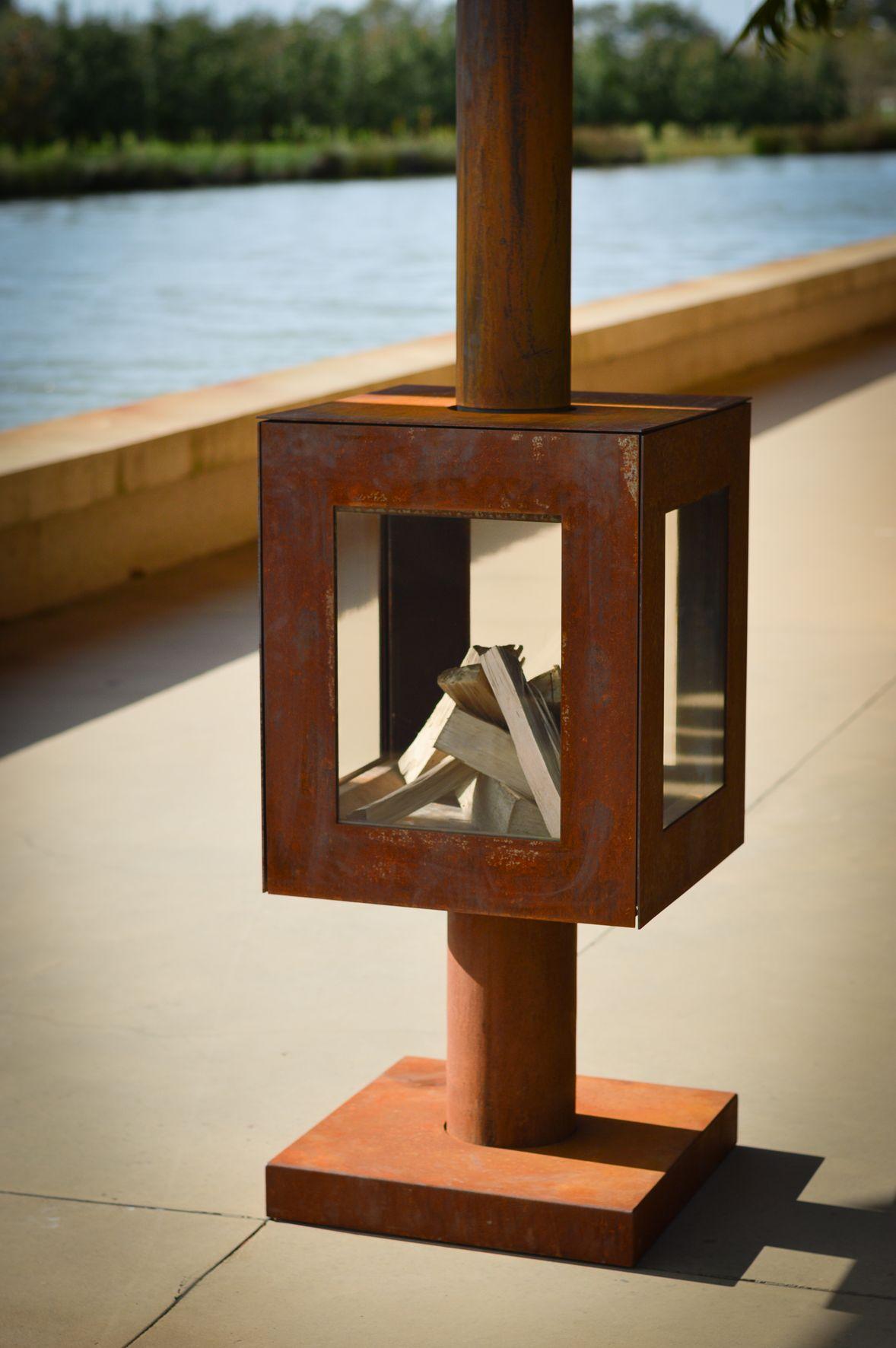 Woodchuck S - Large outdoor wood stove in Corten steel. Woodchuck S - Large outdoor wood stove in Corten steel.